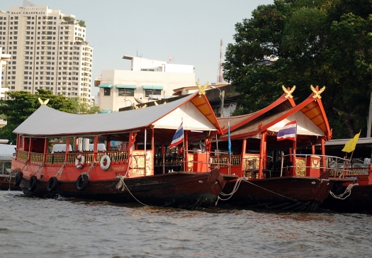 Houseboats with flags celebrating the Nation,on the left, and King Bhunibol Adulyadejs on the right
